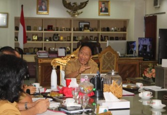 Sekdaprov Sulut saat memimpin rapat PP KEK Likupang