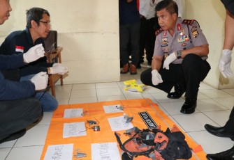 Kapolda Bengkulu, Irjen Pol Drs Supratman saat meninjau langsung dilokasi. Foto (Tribratanewsbengkulu.com)