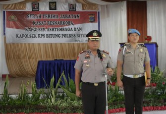 Kapolres Bitung memimpin Sertijab tiga perwira polres.
