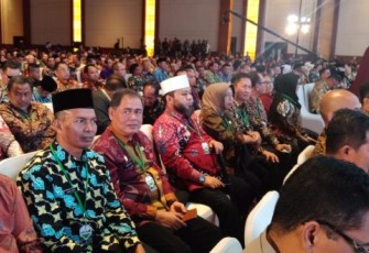 Wali Kota Bengkulu Helmi Hasan Menggunakan Peci Putih Hadir Dalam Rakornas 