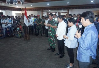Doa bersama saat pelepasan satgas penjemputan WNI di Wuhan