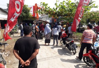 Pasca warga melakukan protes 