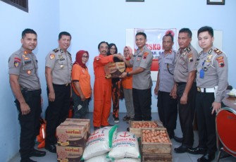Polres Batang Berikan Bantuan Logistik