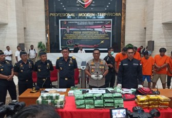 Polri memberikan keterangan pers terkait hasil penangkapan tersangka kasus narkoba