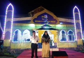 Camat Medang Deras Syahrizal SH didampingi Istri Wirda S.Pd pada saat Menutup MTQ Ke 13.