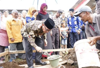 Bupati Kepahiang Hidayattullah Sjahid Lakukan Peletakan Batu Pertama Pembangunan Masjid  Fisabilillah