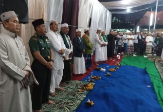 Babinsa Koramil 01/Kranji Kodim 0507/Bekasi Hadiri Peringatan Isra’ Mi’raj Bersama Warga