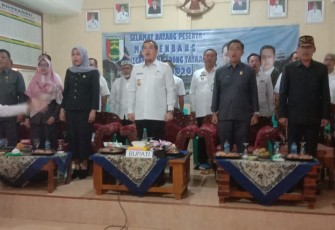 Musrenbang dibuka dengan menyanyikan lagu Indonesia Raya