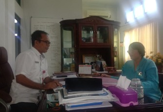 Kepala Dinas Pendidikan dan Kebudayaan SBB Masudin Sangaji bersama Ketua Himpaud SBB