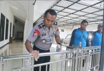 Polres Batang Gelar Gerakan Kebersihan Serentak Cegah Virus Corona