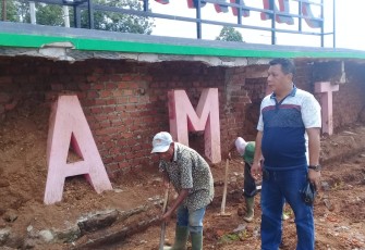 Anggota Komisi III DPRD Pesawaran Supriyadi saat meninjau lokasi