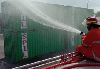 Damkar Kota Bengkulu Semprotkan Disinfektan di IPC Pelindo II 
