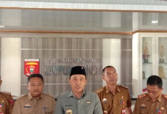 Bupati Lampung Barat Parosil Mabsus