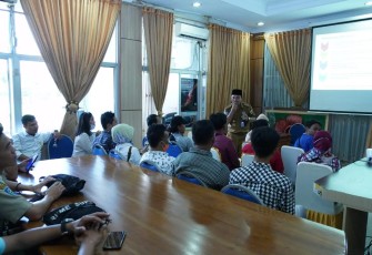 Direktur Rumah Sakit M.Yunus dr. Zulkimaulub Ritonga saat melakukan pemaparan