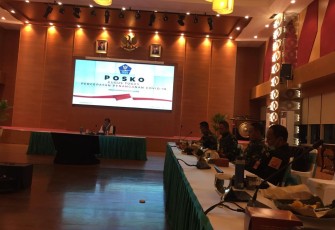 Ketua Gugus Tugas Percepatan Penanganan Covid-19 Letjen TNI Doni Munardo saat memberi arahan kepada Pati dan Pamen TNI
