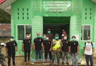 Kampung Keagungan Rahayu Lakukan Penyemprotan Disinfektan di Fasilitas Umum