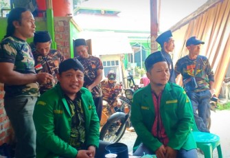 Pujo Santoso (kiri)