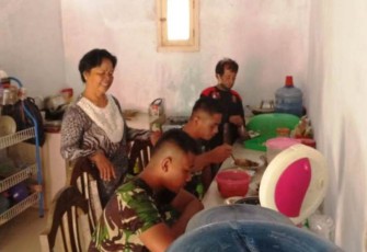 Inilah Sarapan Terakhir Anggota Satgas TMMD Reguler Pekalongan di Rumah Keluarga Asuh