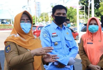 Nelayan Kota Bengkulu Beri 90 KG Ikan Segar Untuk Tenaga Medis  