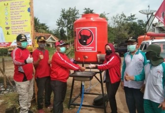 DPC PDI-P Tulang Bawang Berikan 2 Unit Tower Destabel di 2 Kampung