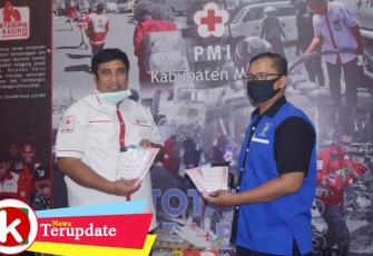 SKYNAV dan ACT Sulsel Serahkan Masker ke Ketua PMI Maros Chaidir Syam