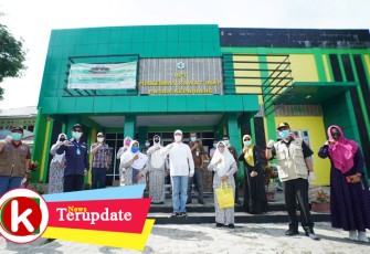 Gubernur Rohidin Serahkan 300 APD untuk Tenaga Kesehatan Kepahiang