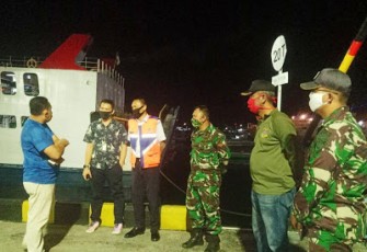 Babinsa Koramil 1310-01/Bitung Tinjau Aktifitas di Pelabuhan Feri Bitung