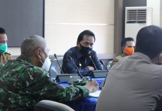 Bupati Bengkulu Tengah Ferry Ramli Saat Pimpin Rapat 