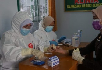 Pagawai Kejaksaan Negeri Bengkulu Jalani Pemeriksaan Rapid Test 