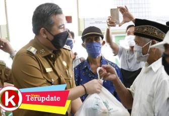 Bupati Pesawaran Beri Bantuan Bagi Kaum Duafa dan Anak Yatim Piatu