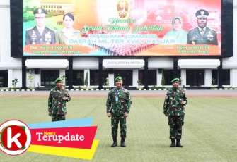 Kasad Jenderal TNI Andika Perkasa (tengah) bersama Dua Putra Terbaik Asli Papua yang dilantik
