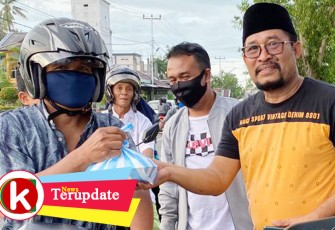 Anggota DPRD Lingga Bagikan 600 Paket Takjil