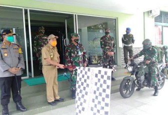 Danrem 131/Santiago Lepas Pasukan Bermotor TNI-Polri Bagikan Sembako ke Warga