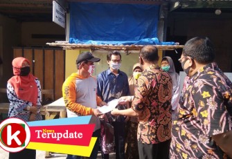 Babinsa Jemput dan Antar Warganya yang Selesai Dikarantina 14 Hari