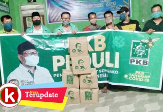 Ketua DPW PKB Provinsi Bengkulu Herliardo didampingi Anggota Fraksi PKB DPRD Provinsi Bengkulu Suimi Fales bersama anggota lainnya saat press release