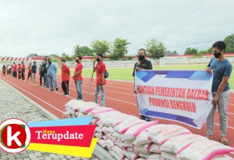 Atlet Disabilitas Terima Bantuan Beras