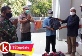 Babinsa Koramil 03/Teluk Pucung Dampingi Pembagian Santunan Anak Yatim