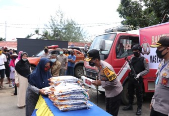 Kapolda Bengkulu Beri Bantuan APD dan Penunjang Gizi ke Petugas Posko Perbatasan Kabupaten