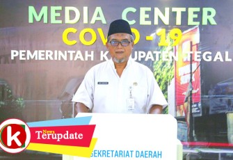 Juru Bicara Gugus Tugas Percepatan Penanganan Covid-19 Pemkab Tegal dr. Joko Wantoro saat menggelar siaran persnya hari Rabu (6/5).