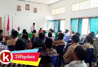 Suasana di ruang rapat kantor Negeri Luhu