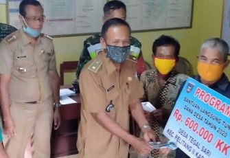 21 KK Warga Desa Tegal Sari OKU Timur Menerima BLT