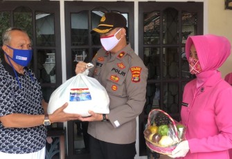 Kapolres Pesawaran Anjang Sana ke Rumah Anggota yang Sakit