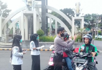 Polres Rejang Lebong Bagikan Masker Disertai Binluh