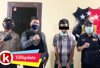 Tersangka (diborgol) saat diamankan