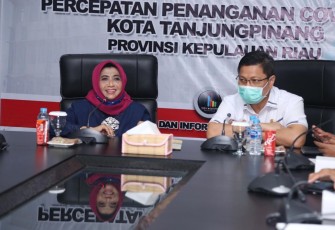 Plt. Walikota Tanjungpinang Hj. Rahma S.IP saat pimpin Rapat Persiapan Idul Adha dan Penyembelihan Hewan Kurban Tahun 1441 H/2020 M