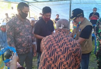 Pemda SBB Serahkan Hewan Qurban Secara Simbolis