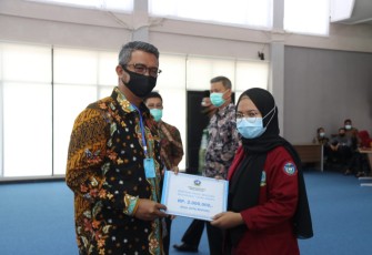48 Mahasiswa Bintan Dapat Bansos Beasiswa Tahap I