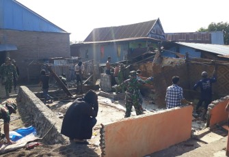 TMMD Ke 108 Kodim 1425/Jeneponto Bedah Rumah, Warga Tak Lagi Tidur Berlantai Tanah