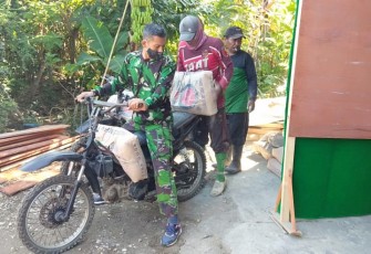 Ternyata Seperti Ini Cara Mengangkut Semen dengan Motor Rakitan