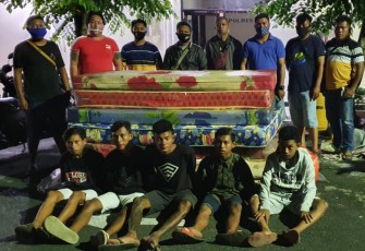 Ketiga pelaku tindak pidana pencurian bersama tersangka lainnya